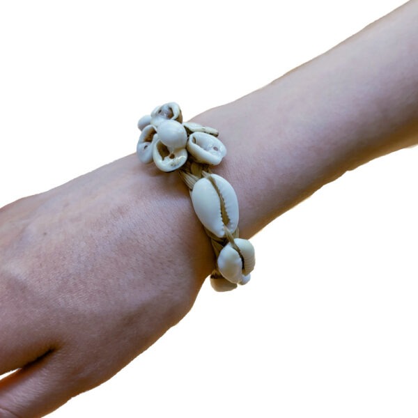 schelpenarmband bloem met grote schelpen