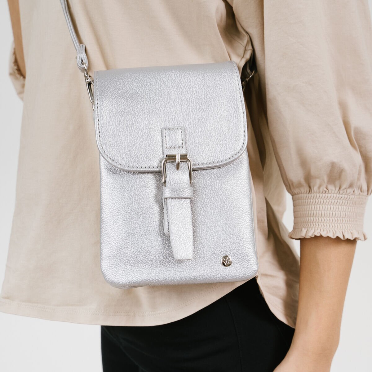 Telefoontasje reliëfprint (zilver) 2 Telefoontasje reliëfprint (zilver)