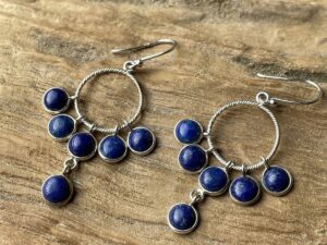 Luna oorbellen met lapis lazuli